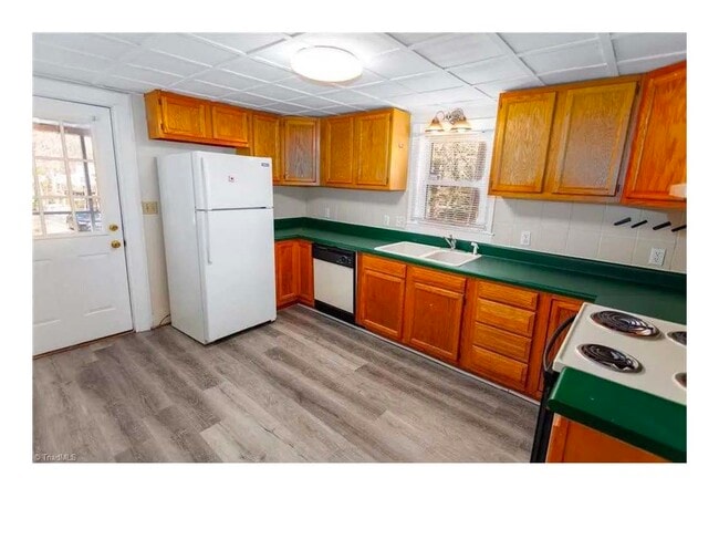 Building Photo - 210 Friendship Cir