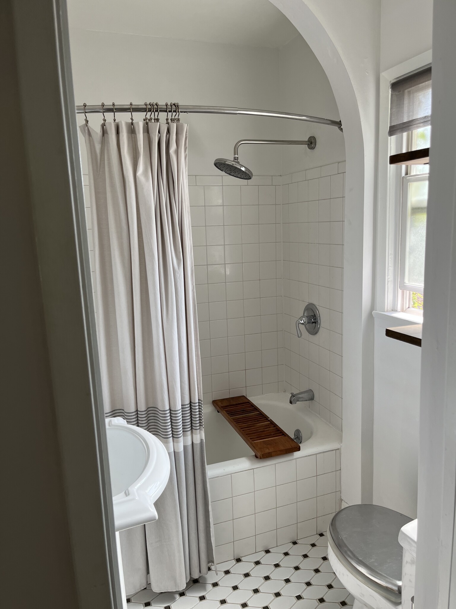 thoughfully updated bathroom - 3034 Perlita Ave