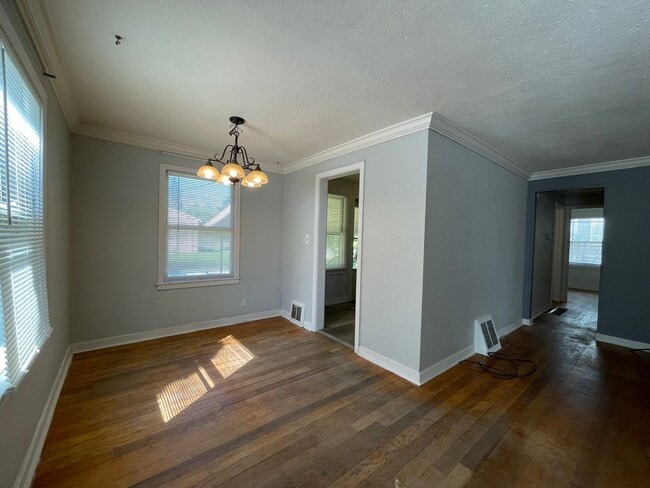 Building Photo - 4 Bedroom Shadle Rancher