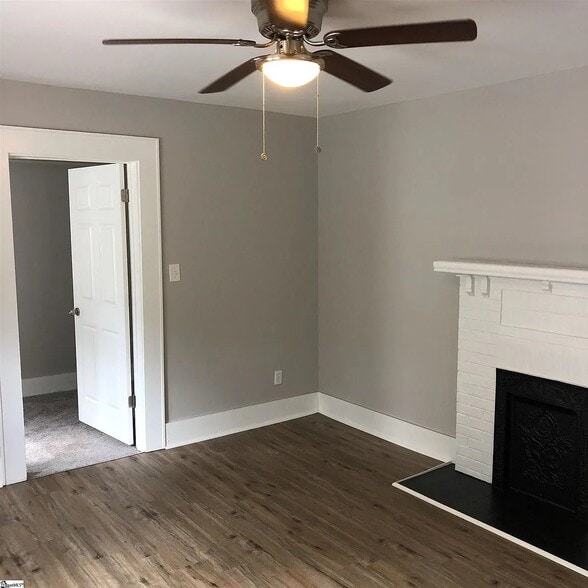 Building Photo - 105 Phillips St