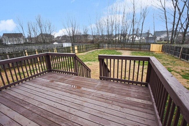 Building Photo - Pet Friendly Three Bedroom!