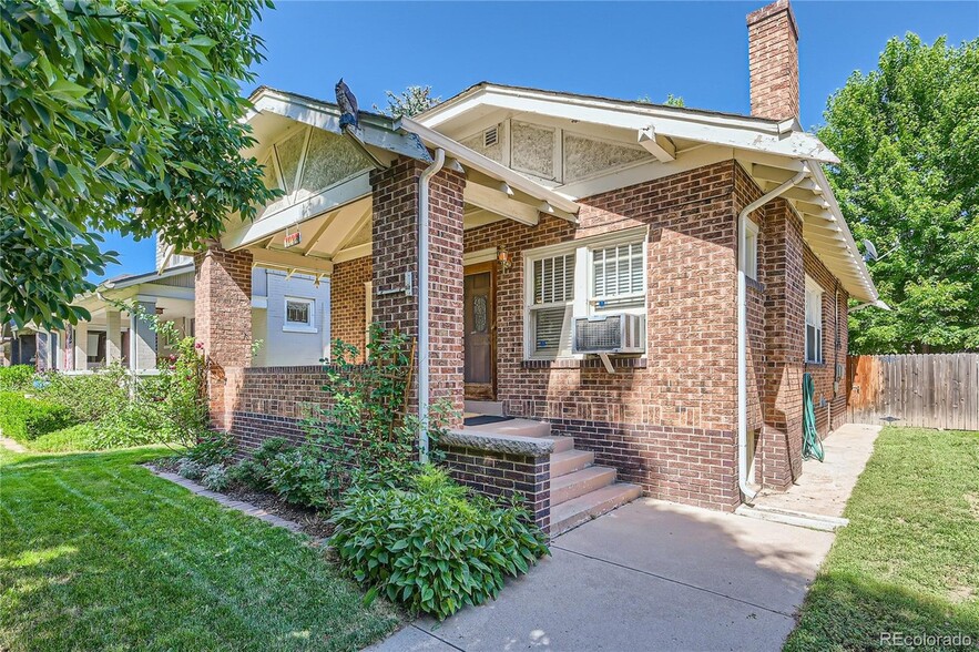 Building Photo - 1034 S Corona St