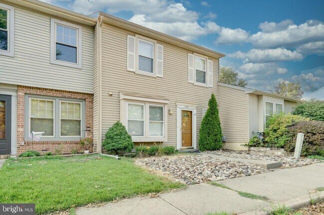 Building Photo - 5005 Red Haven Dr