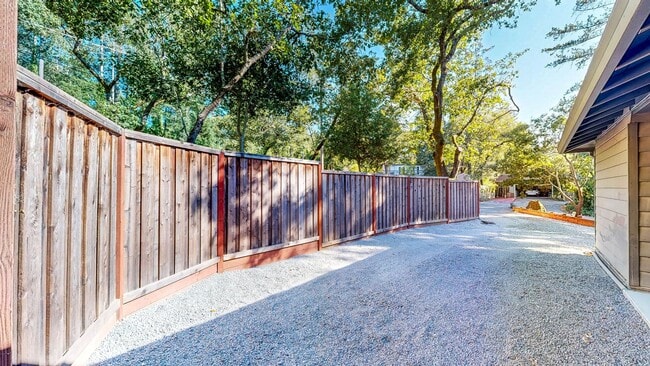 Building Photo - Cozy and Spacious 1 Bedroom 1 Bathroom Single Family Home! Landscaping and Garbage Included!