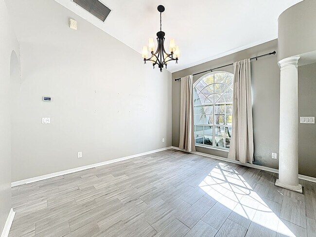 Building Photo - Discover your peaceful retreat in Wekiwa Woods!