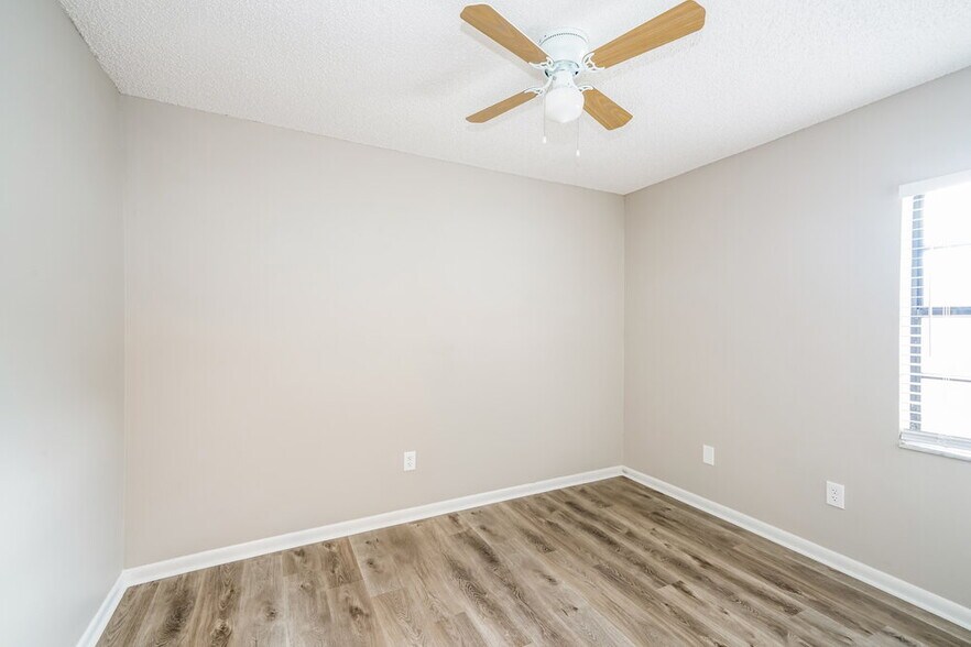 Building Photo - 813 Regal Palm Ct