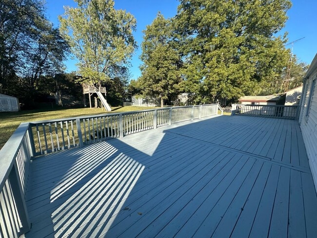 Building Photo - FOR LEASE - 3 bed, 2 bath, 1400 sqft single-family home