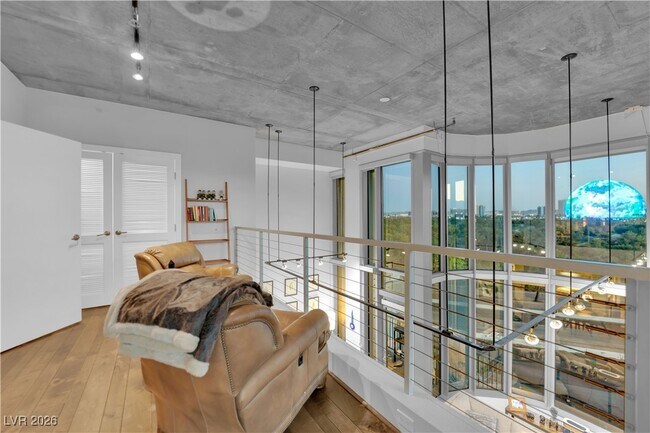 Building Photo - 360 E Desert Inn Rd