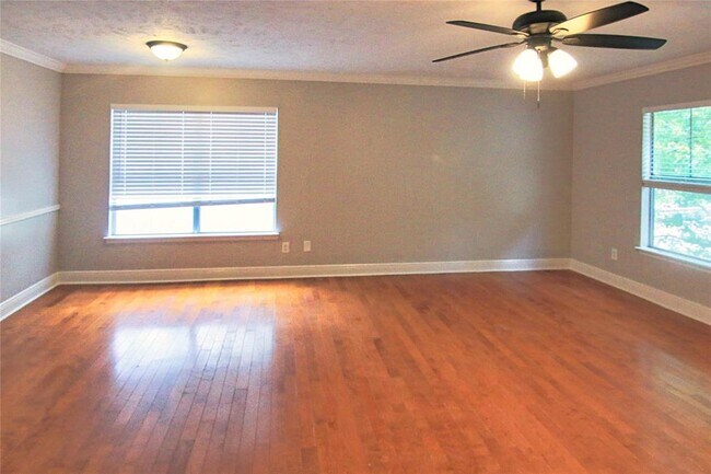 Building Photo - 3202 Birch Creek Dr