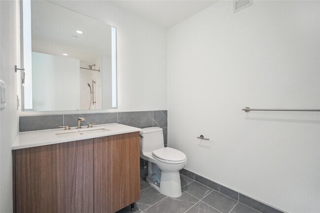 Building Photo - 50 Clinton Pl