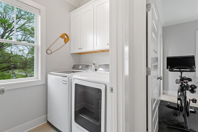 Building Photo - Stunning 3BD, 3.5BA Raleigh Townhome on a ...
