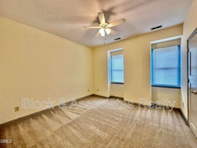 Building Photo - 216 S Walker St