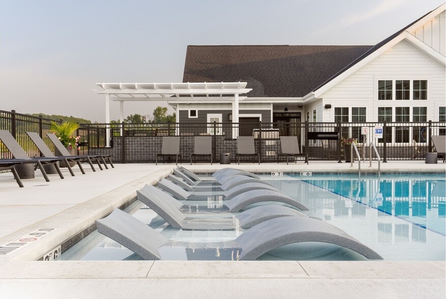 Apex at Verona Resort Style Pool - Apex at Verona