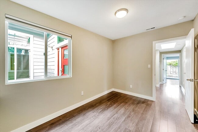 Building Photo - Modern Elegance & Effortless Style l 4BR Santa Clara Home