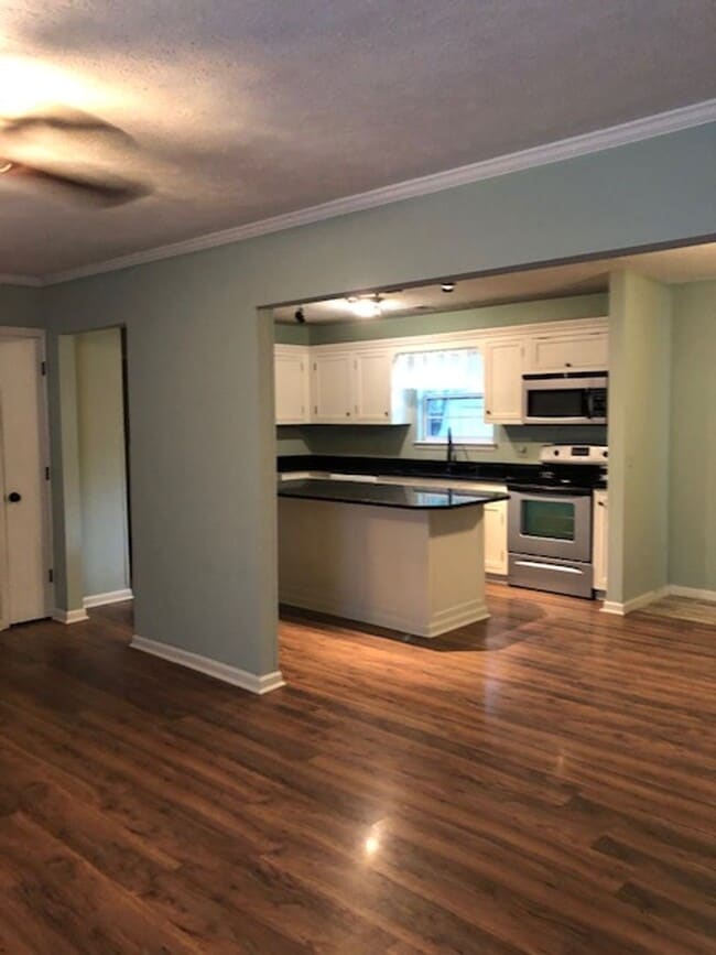 Building Photo - cute home
