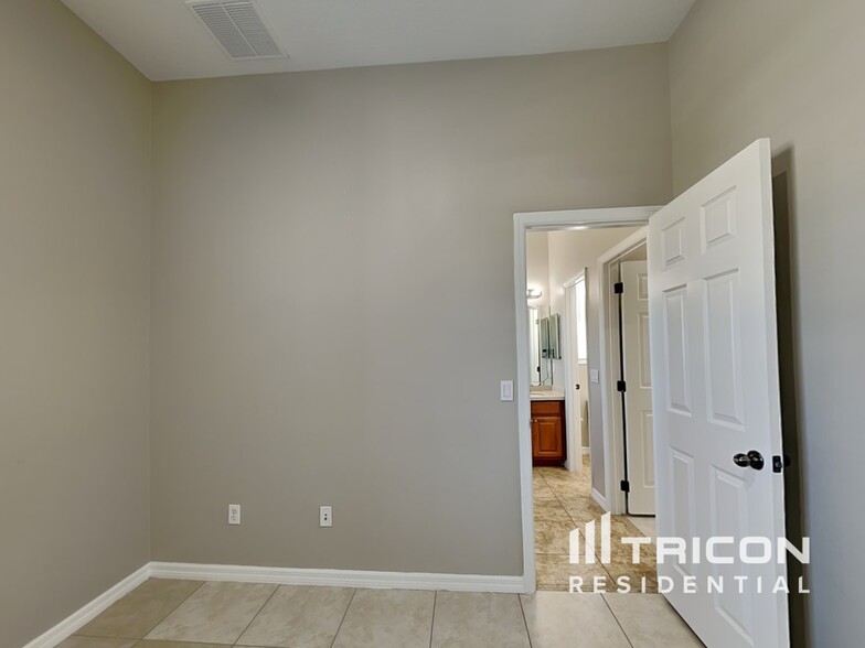 Building Photo - 2782 Spicebush Loop