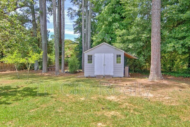 Building Photo - 630 Hawthorne Pl
