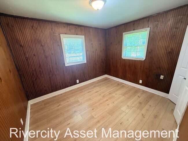 Building Photo - 2308 Larose Ave
