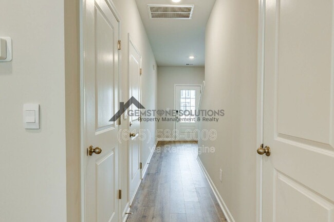 Building Photo - 4208 Oswin Dr