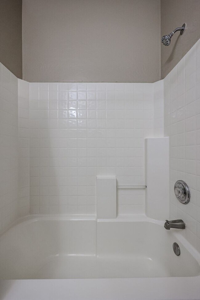 Building Photo - COMING SOON !! Lovely 4Bedroom/2Bath in the Heart of Chandler