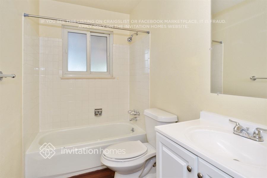 Building Photo - 1530 S Salida Way