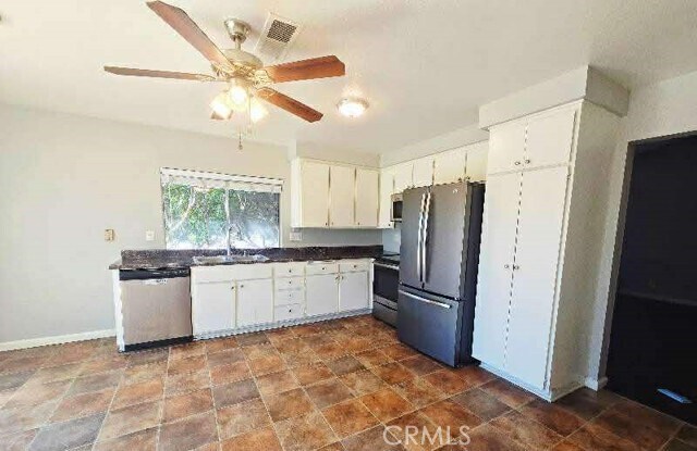 Building Photo - 14842 Waverly Ln