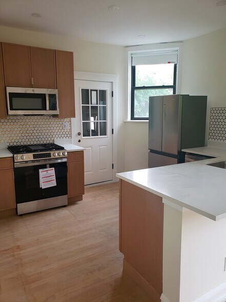 Building Photo - 4638 N Hamilton Ave