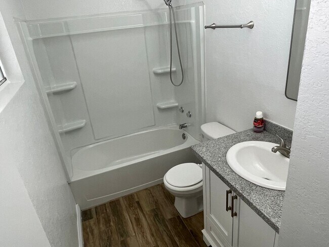Building Photo - Classic 3Bed/2Bath single story home located near Boulder Highway