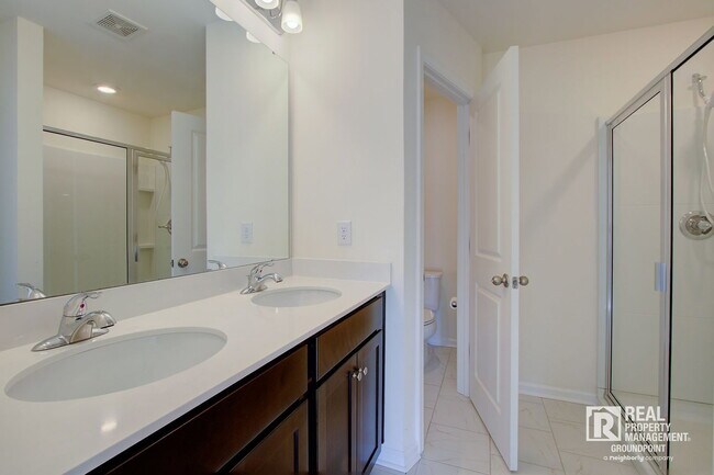 Building Photo - 432 Trotters Ln