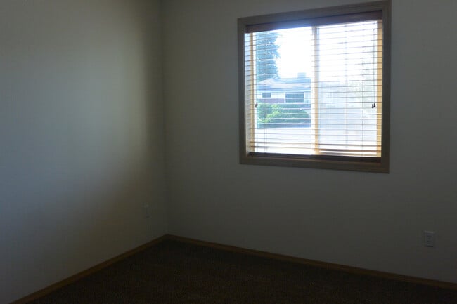 Building Photo - 6307 NE 59th Ct