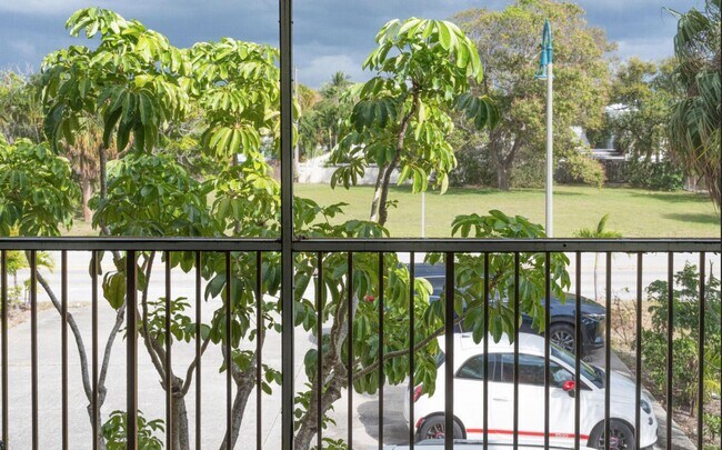 Building Photo - 1009 S Federal Hwy