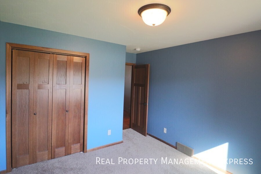 Building Photo - 3216 World Series Avenue