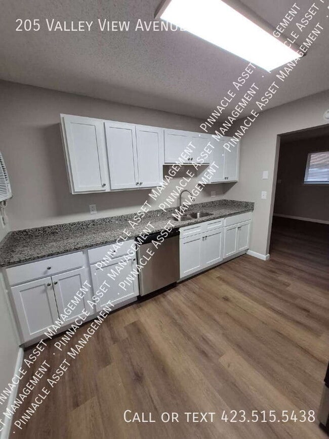 Building Photo - 205 Valley View Ave