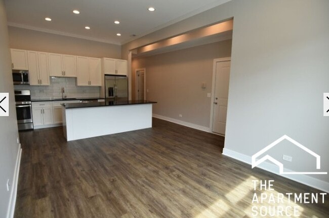 Building Photo - 3212 N Halsted St