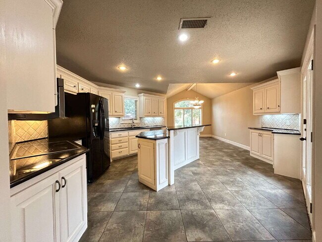 Building Photo - House Located Behind Market Street On Cul-De-Sac!