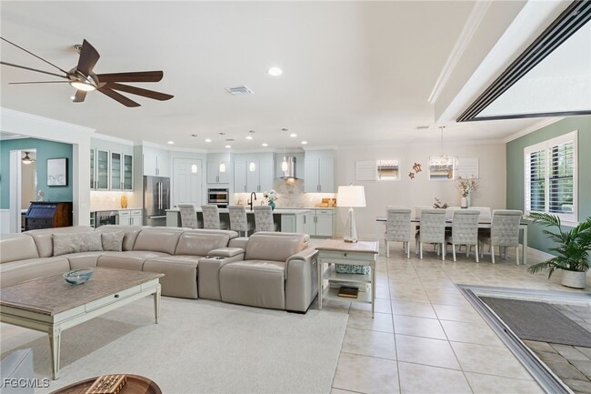 Building Photo - 11012 Castlereagh St