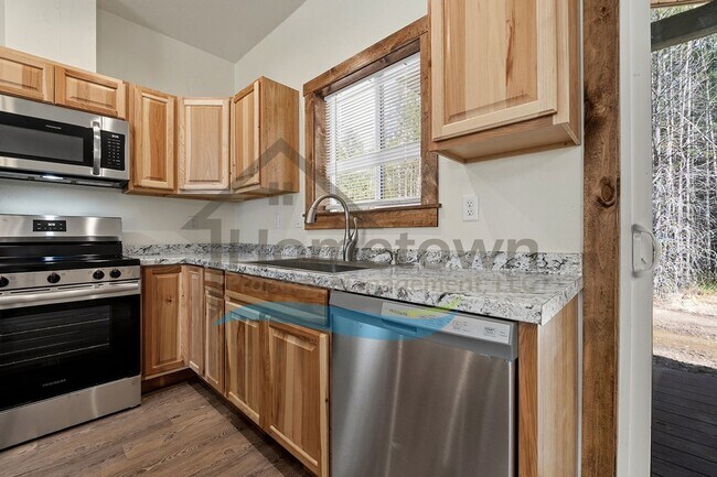Building Photo - 2 Bedroom 1 Bathroom Home with a Single Car Garage Available in Blanchard!