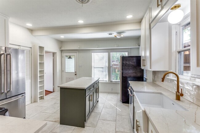 Building Photo - 4601 Pershing Ave