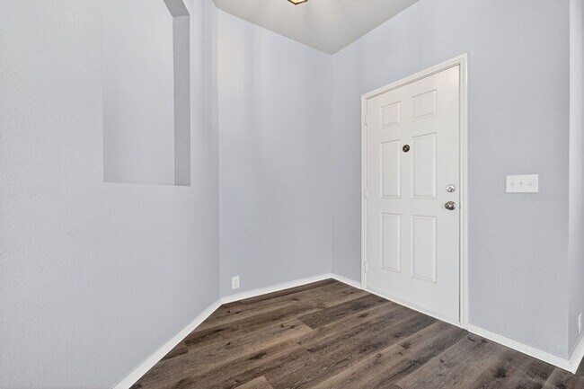 Building Photo - 2545 Prospect Hill Dr