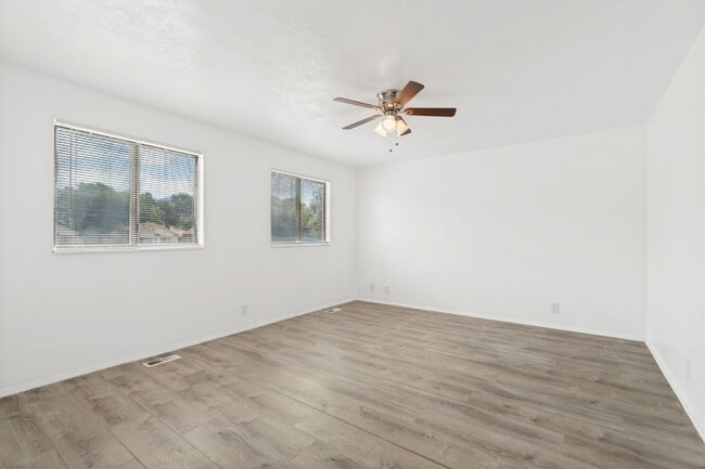 Building Photo - Fresh townhome in Sugarhouse