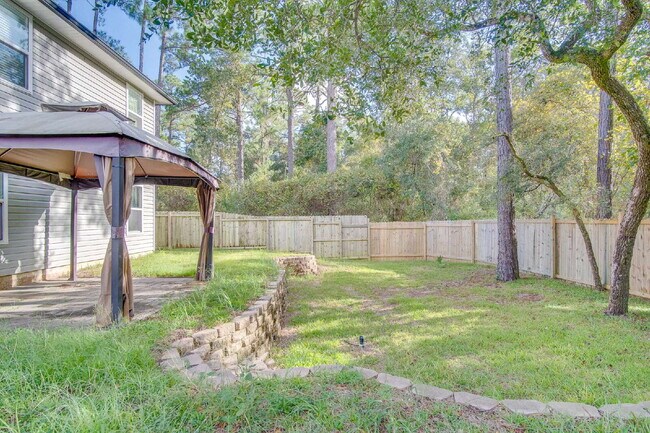 Building Photo - Season’s Savings! Spacious 5BR Near NAS – ...