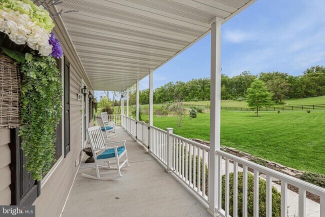 Building Photo - 40923 Browns Ln