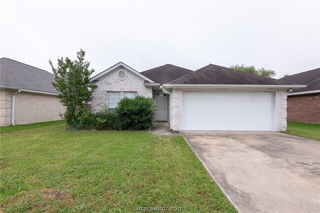 Building Photo - 906 Gardenia St