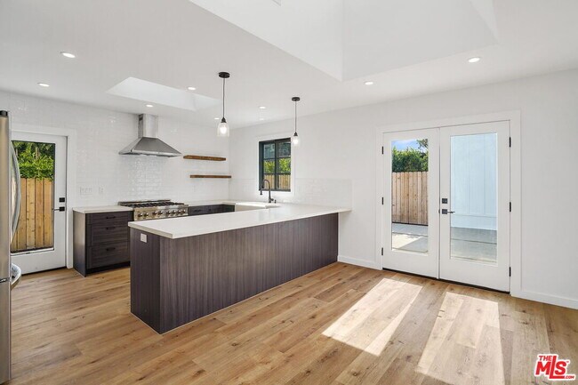 Building Photo - 4130 Verdugo View Dr