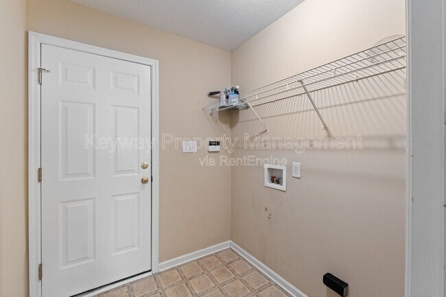 Building Photo - 313 Elbrus Way