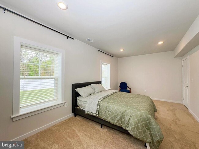 Building Photo - 6717 Glenhurst Dr