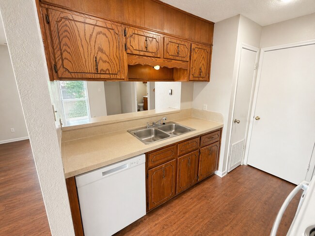 Building Photo - 3002 Chaucer Dr