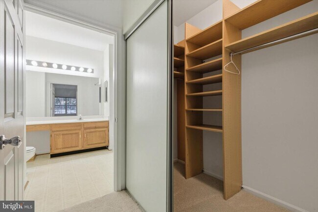 Building Photo - 1640 Fallowfield Ct