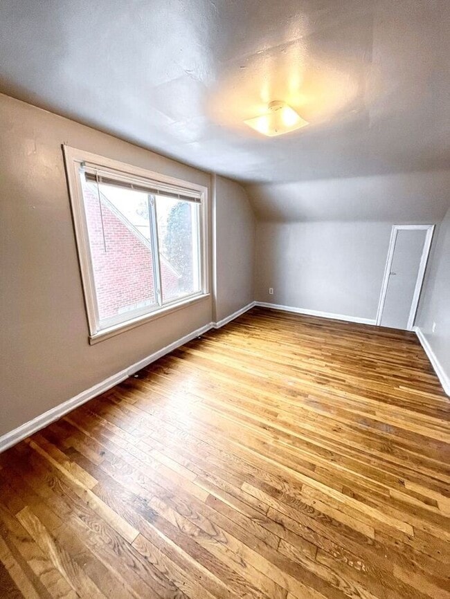 Building Photo - Charming 3-Bedroom Home in a Desirable Det...