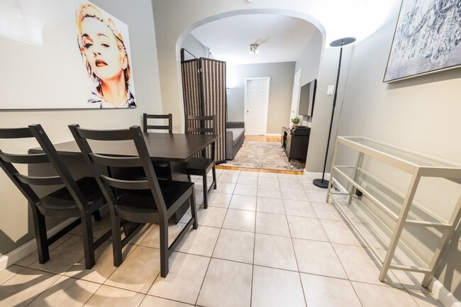 Building Photo - 301 E 104th St